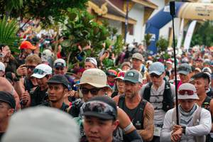 BIB: 
                            <button type="button" onclick="openModal(26906539)" class="btn btn-primary btn-sm float-right btn-popup" data-toggle="modal" data-target=".modal-high-quality">
                        <i class="fas fa-shopping-cart"></i> Add to Cart
                    </button>
                                            <button type="button" onclick="isThisMe(26906539, true)" class="btn btn-success btn-sm float-right btn-popup btn-isme hidden" data-toggle="tooltip" data-placement="bottom" title="นี่คือรูปของคุณใช่ไหม คลิกที่นี่เพื่อเอาเข้าอัลบั้ม">
                        <i class="fas fa-plus"></i> Add to album
                    </button>
                    <button type="button" onclick="isThisMe(26906539, false)" class="btn btn-warning btn-sm float-right btn-popup btn-isnotme hidden">
                        <i class="fas fa-ban"></i> Remove from album
                    </button>